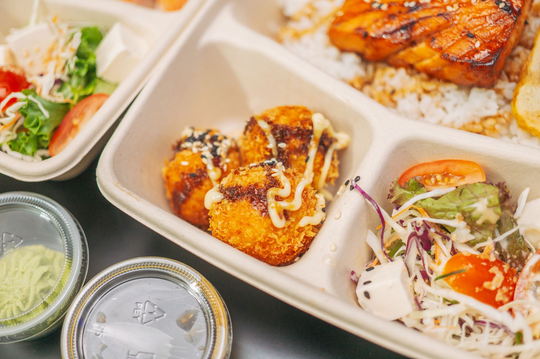 Fresh takeaway meal in an open box